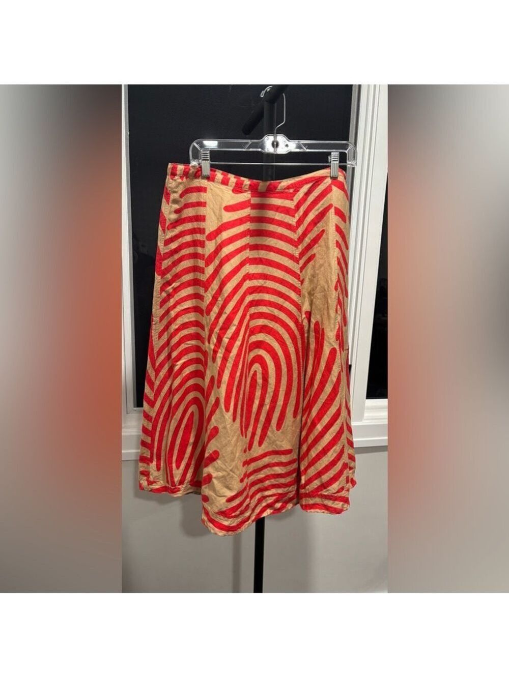 224. Lino USA Stylish Red and Tan Patterned Skirt